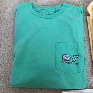 vinyard vines t shirt